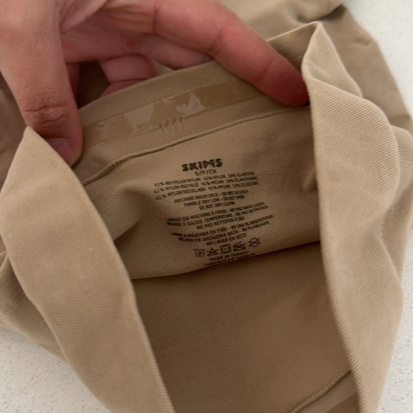 SKIMS SEAMLESS SCULPT HIGH WAISTED BRIEF SIZE SMALL - Picture 8 of 8